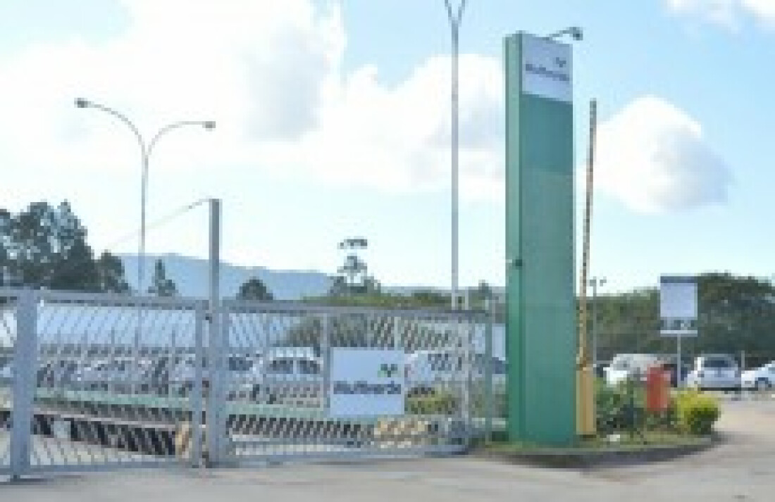 Com bens bloqueados, fábrica de papel poderá ser fechada