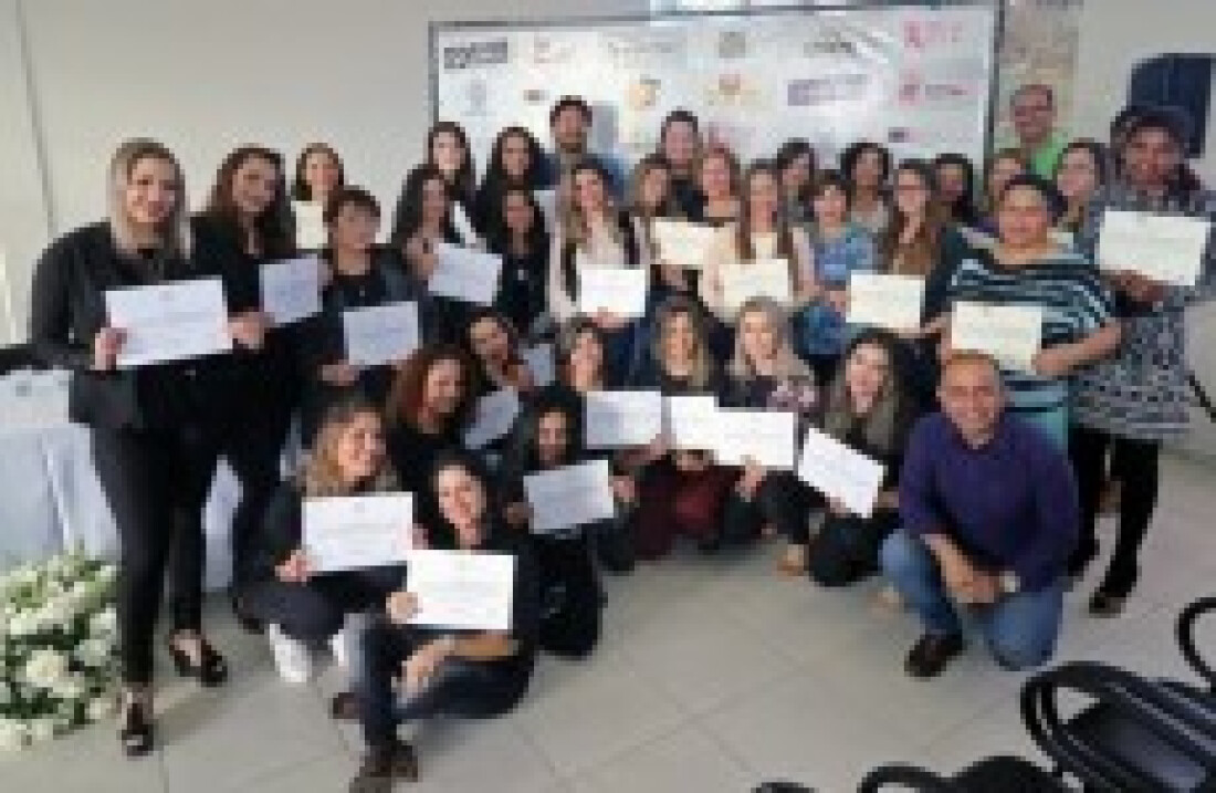 Alegria marca formatura em escola na Vila Brasileira