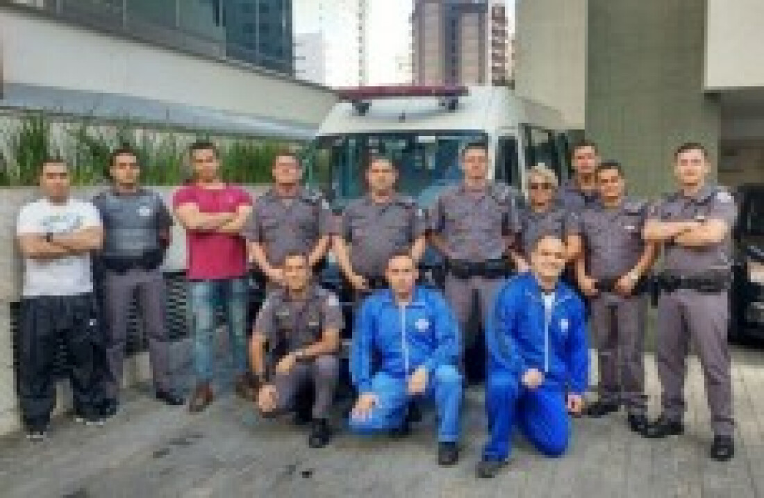 Policiais se unem para doar sangue à criança com leucemia: