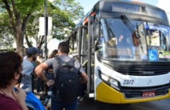 Projeto que obriga álcool em gel nos ônibus é aprovado