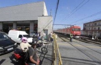 Passagem de nível ainda é a preferência dos motoristas