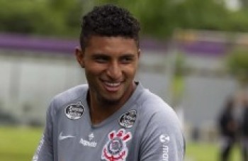 Goleador, volante Éderson é comparado a Paulinho