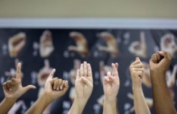 Programa Crescer pode ter curso de libras em breve