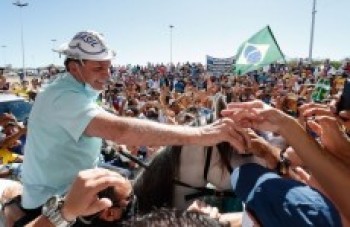 No Nordeste, Bolsonaro provoca nova aglomeração