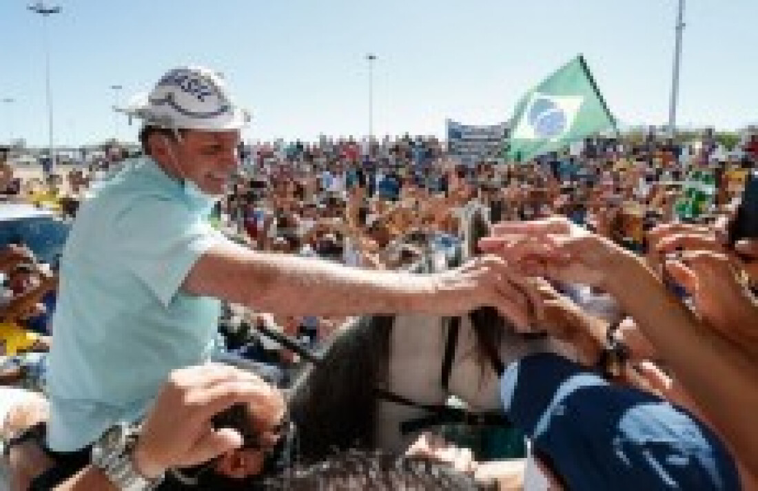 No Nordeste, Bolsonaro provoca nova aglomeração