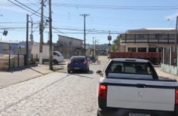 Moradora pede reforço de sinalização