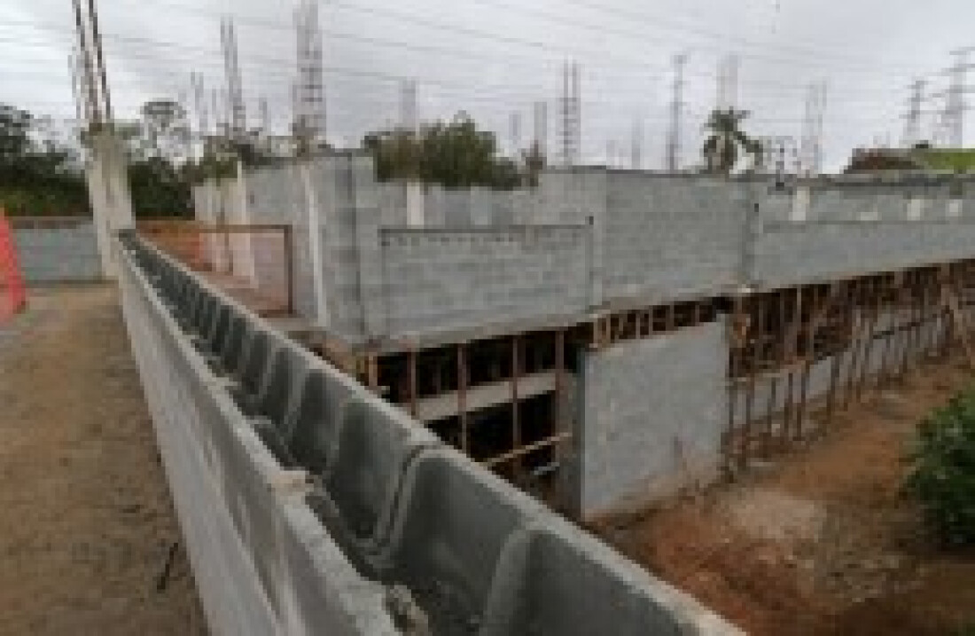 Autoridades vistoriam obras da sede