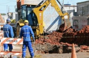 Semae implanta rede de esgoto na Vila Cléo