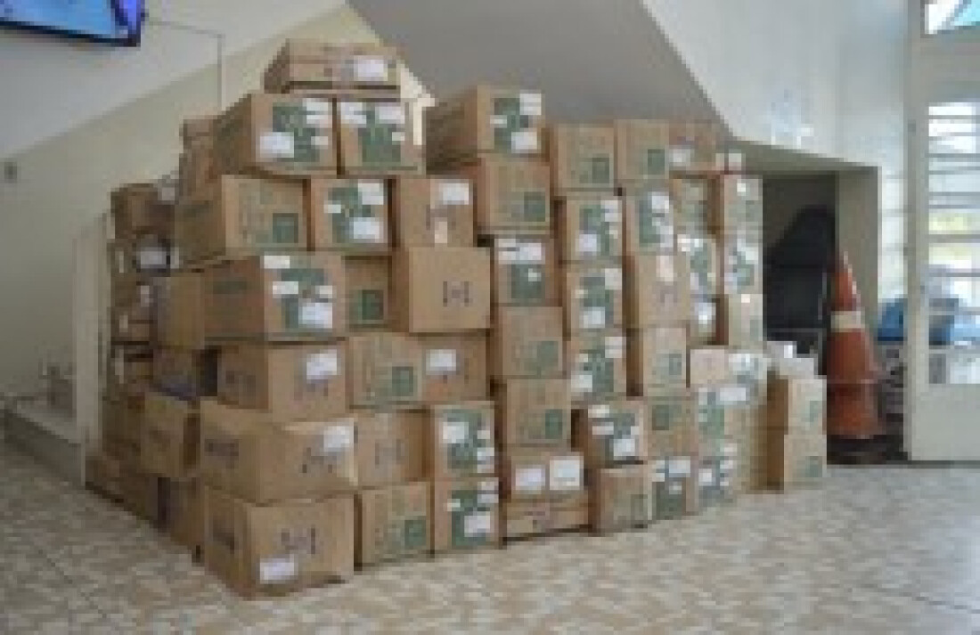 Carga de remédios é abandonada em Ferraz