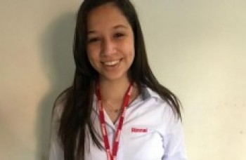 Jovem vive a experiência do primeiro emprego