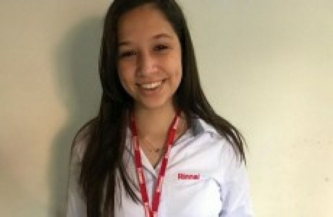 Jovem vive a experiência do primeiro emprego