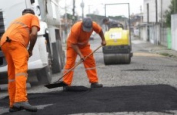 Operação tapa até 70 buracos por dia nas ruas de Suzano