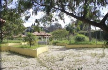 Praça abandonada terá manutenção