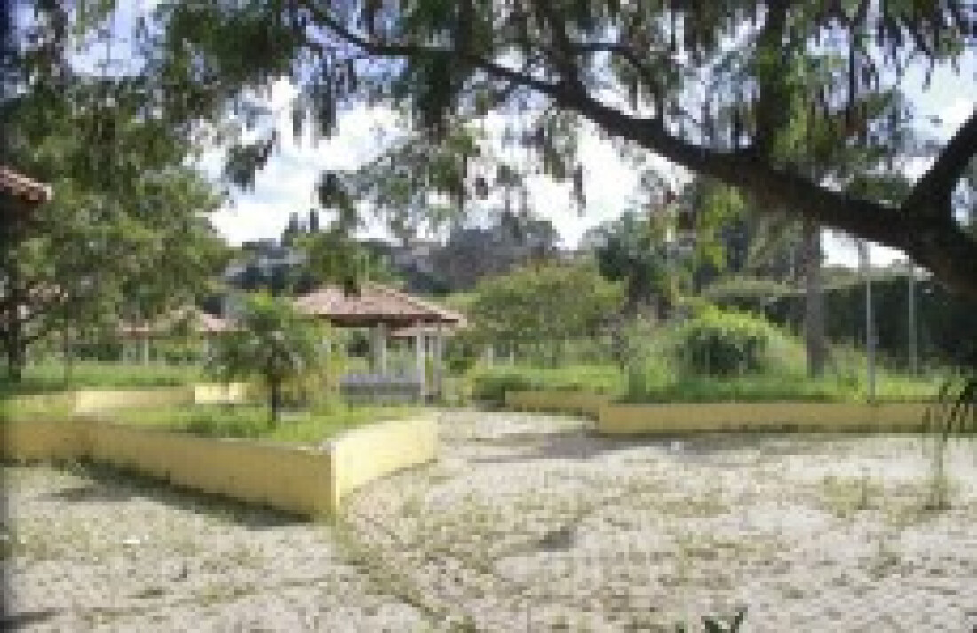 Praça abandonada terá manutenção