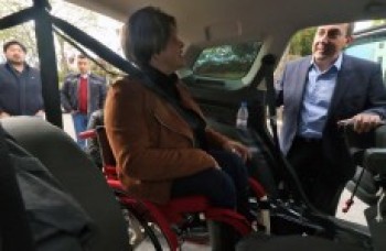 Táxis adaptados começam a operar em frente a hospitais