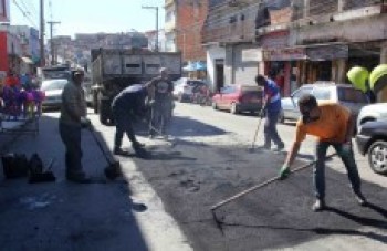 Operação Tapa-Buraco chega ao Piratininga
