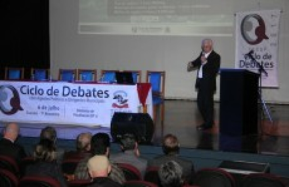 Falta de prefeitos da região em debate do TCE é criticada