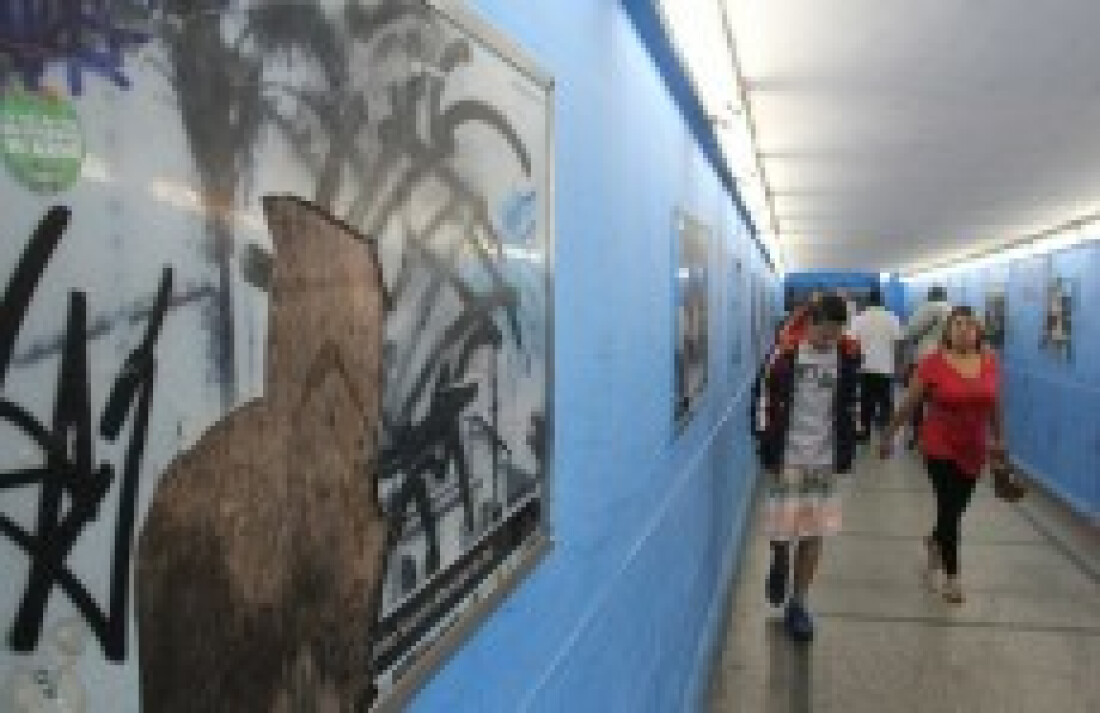 Túnel de pedestres no centro de Poá sofre com vandalismo