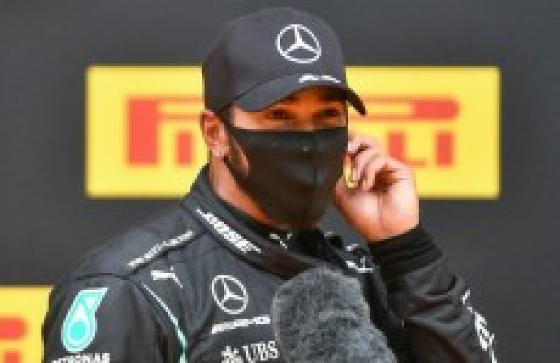 Hamilton faz história e conquista 90ª pole na F1