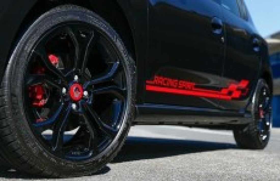 Sandero R.S. 2.0 ganha série limitada especial Racing Spirit