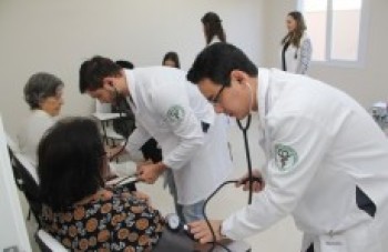 Atendimento gratuito marca abertura da Clínica Sinapses