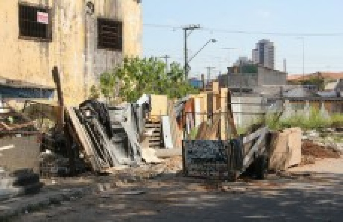 Marginal do Una segue largada