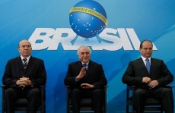Câmara rejeita parecer pela denúncia contra presidente