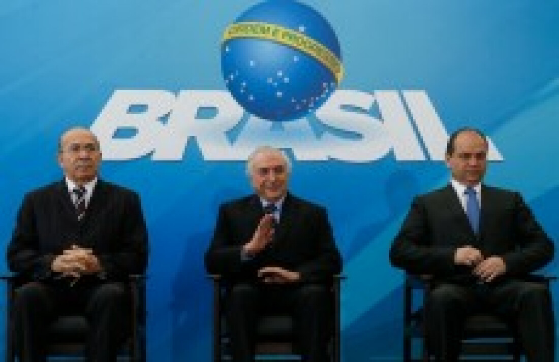 Câmara rejeita parecer pela denúncia contra presidente
