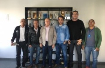 Estevam recebe vereadores de Poá para tratar do ISS