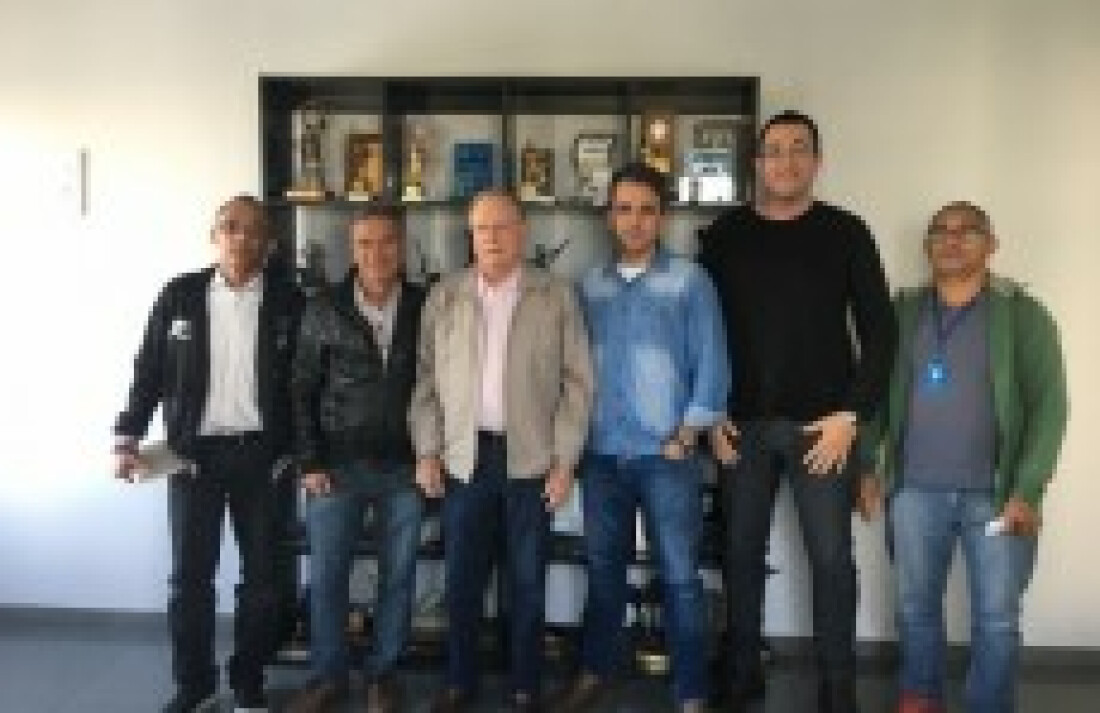 Estevam recebe vereadores de Poá para tratar do ISS