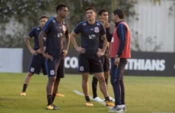 Rótulo de time a ser batido desafia o líder Corinthians