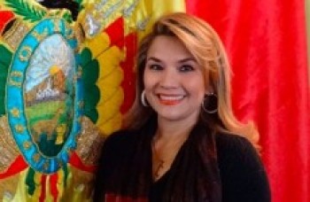 Presidente interina da Bolívia se isola por 14 dias