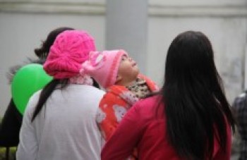 Suzanenses enfrentam frio com muito agasalho:
