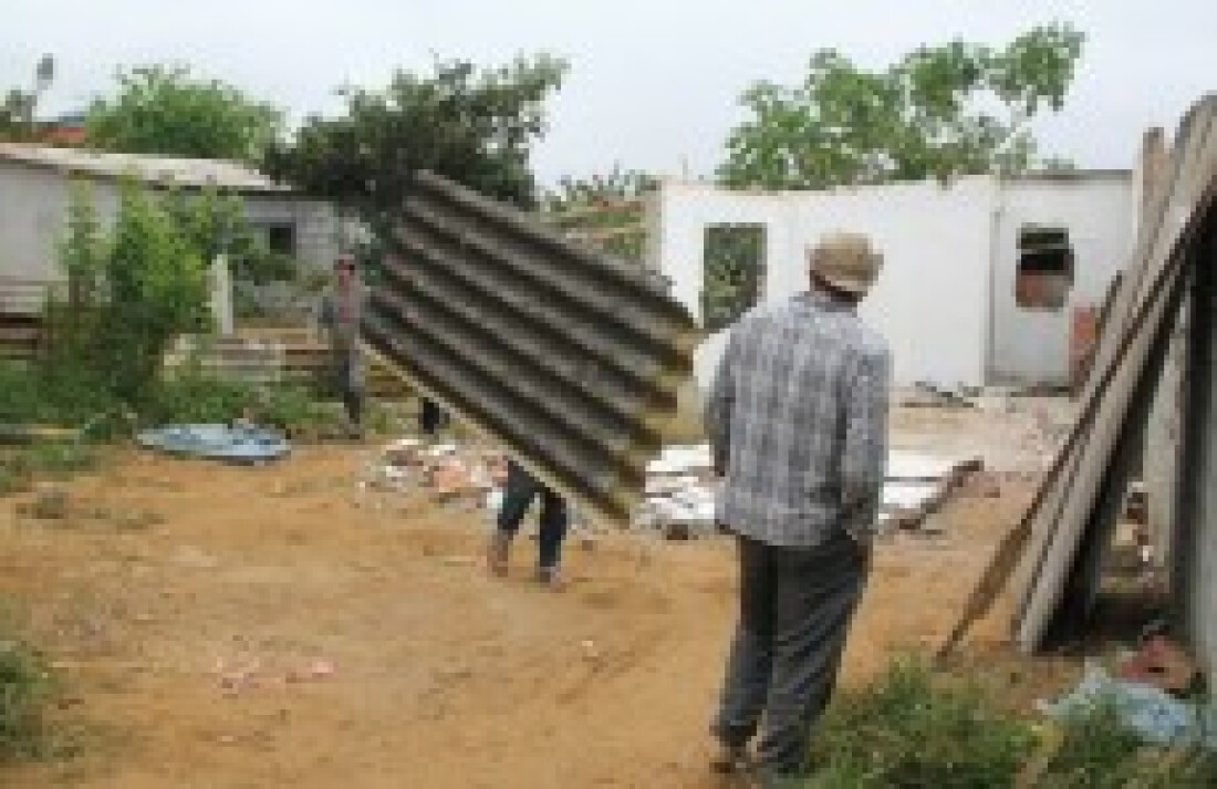 Residência na Vila Vitória é demolida em reintegração