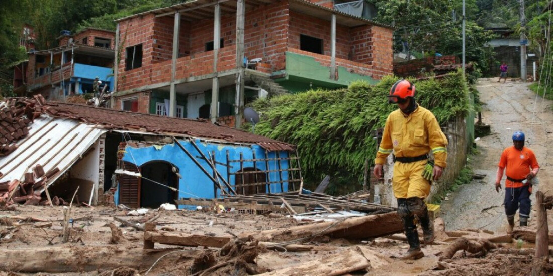 Sobe para 49 o número de mortos no litoral norte de São Paulo