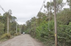 Furtos de fios danificam postes