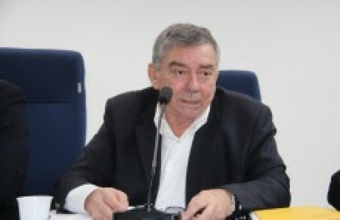 Prefeitura discute Uber com taxistas