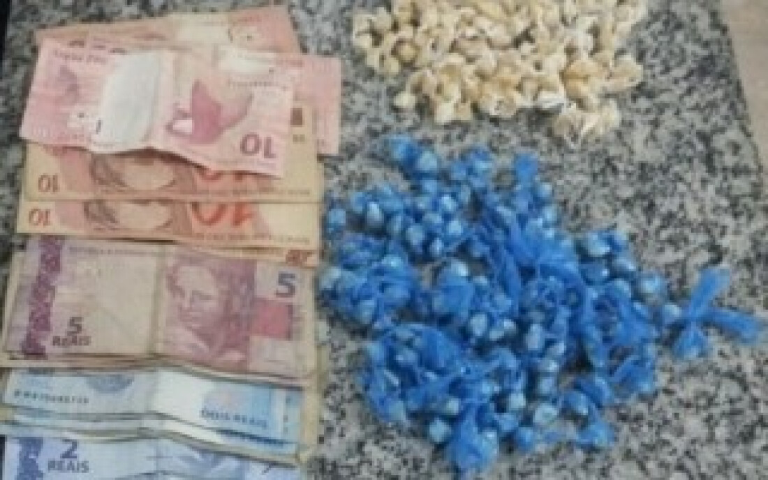 Jovem é detido com meio quilo de drogas