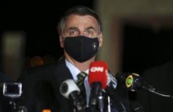 Após minimizar pandemia, Bolsonaro contrai Covid-19
