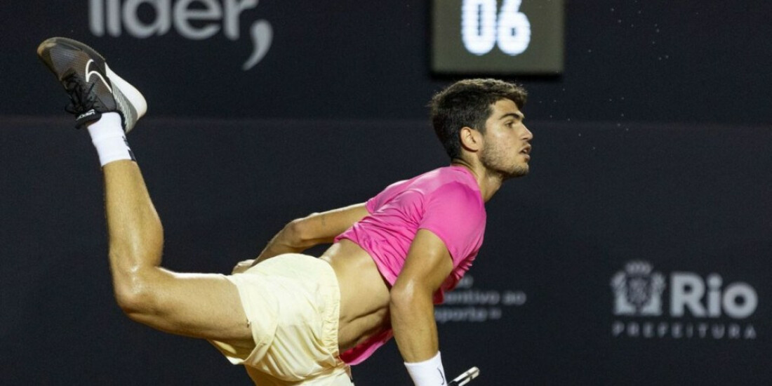 Carlos Alcaraz bate brasileiro Mateus Alves no Rio Open de tênis