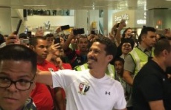Hernanes é recebido com festa pelos torcedores do São Paulo