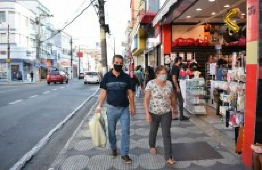 Cartazes vão orientar sobre uso e descarte de máscaras