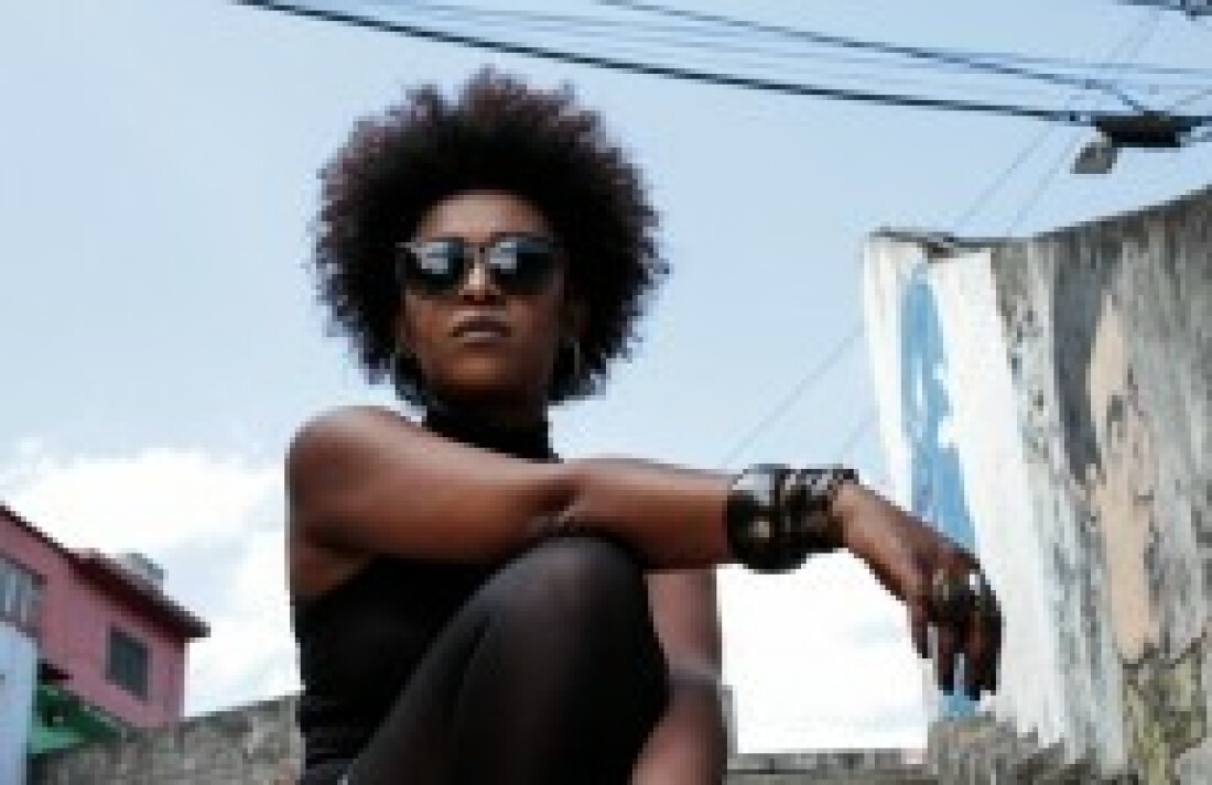 Débora Garcia lança hoje o clipe "Pretas Panteras"