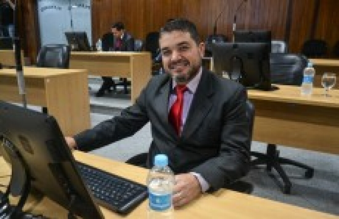 Políticos repercutem definição de data da eleição para novembro