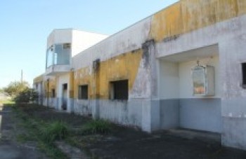 Antiga base policial continua abandonada em Jundiapeba