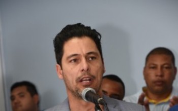 Deputados podem votar hoje o adiamento das eleições