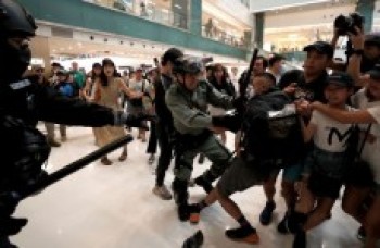 Protesto em Hong Kong leva 53 manifestantes à prisão