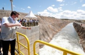 Bolsonaro inaugura obra iniciada pelo PT no Ceará