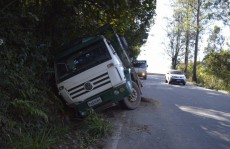 Motorista perde controle na estrada do Pavan: