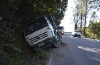 Motorista perde controle na estrada do Pavan: